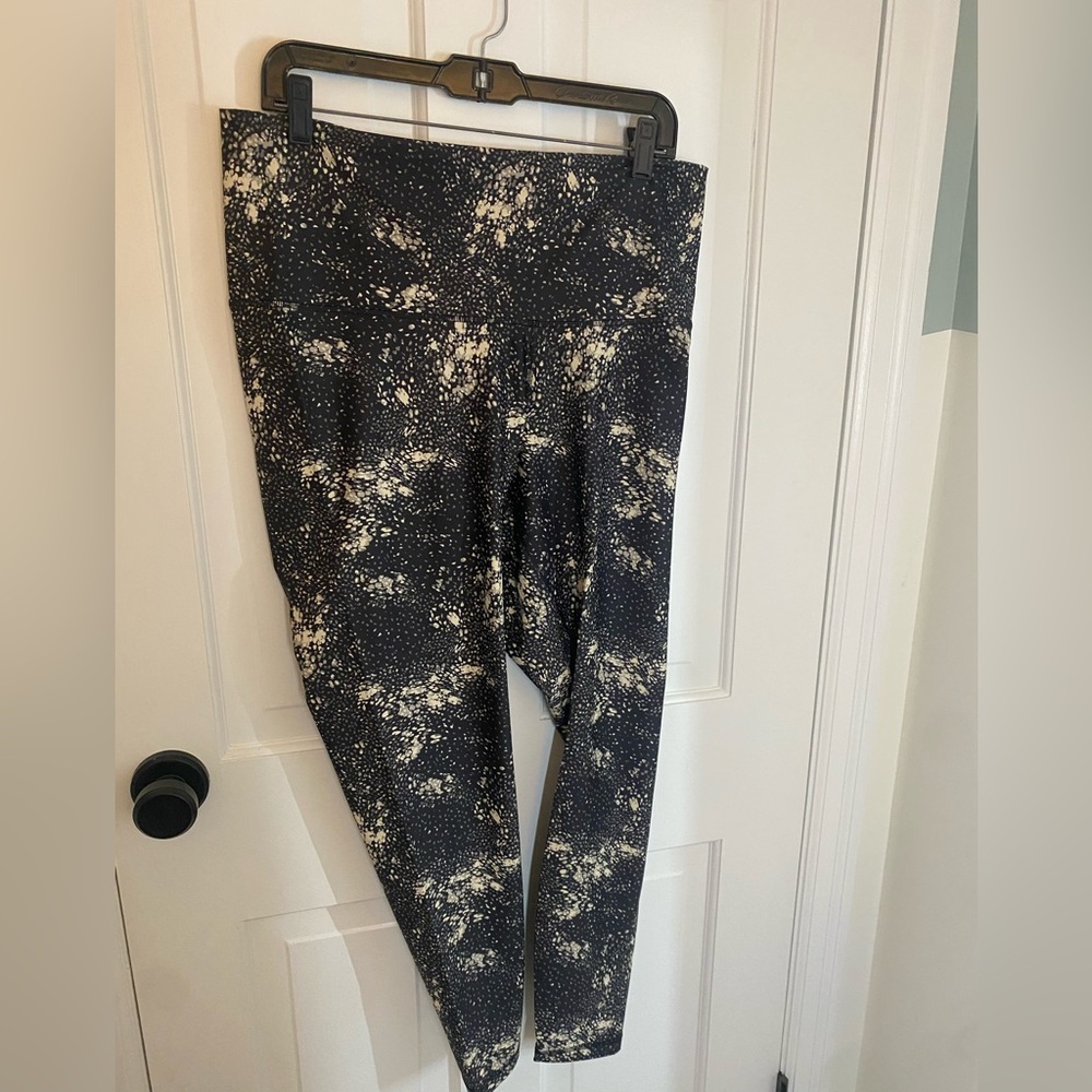 Black and Cream Patterned Leggings